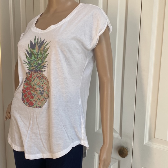 Recycled Karma Womens L Pineapple White Tee. Scoop bottom. So cute. - Picture 5 of 10